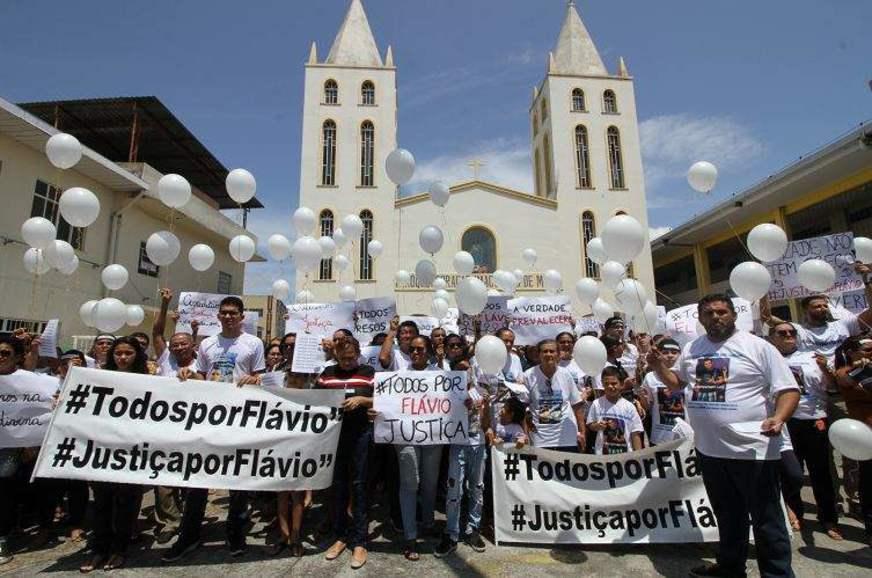 Familiares e amigos do engenheiro Flávio Rodrigues organizam novo protesto