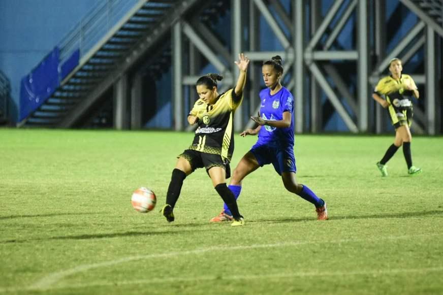 Leoas do Nacional goleiam meninas do Clipper em jogo de abertura do Barezão