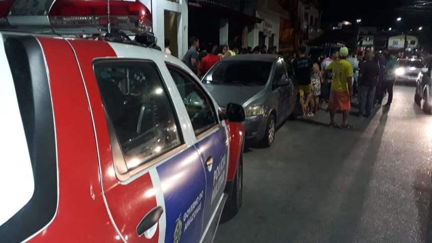 Homem é morto no pátio da própria casa no bairro Petrópolis