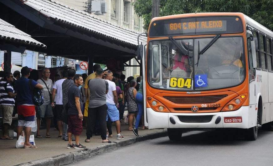 Paradas de ônibus sob suspeita