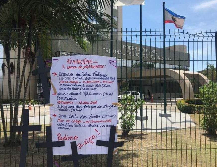 Mulheres nas ruas pedem respostas