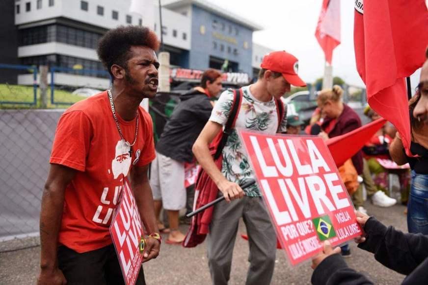 Decisão que liberta Lula recomenda adoção de medidas de segurança