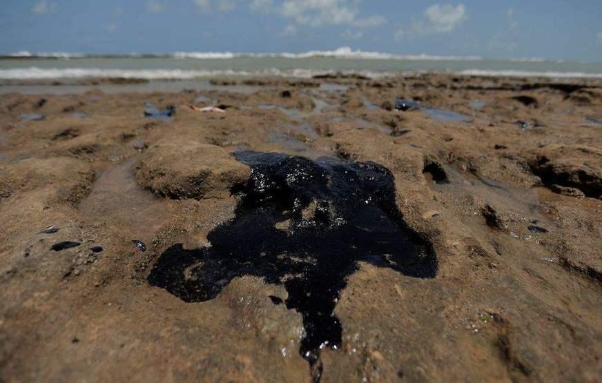 Marinha detecta fragmentos de óleo em praia do Espírito Santo