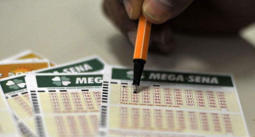 Mega-Sena acumula e próximo prêmio vai a R$ 13,5 milhões