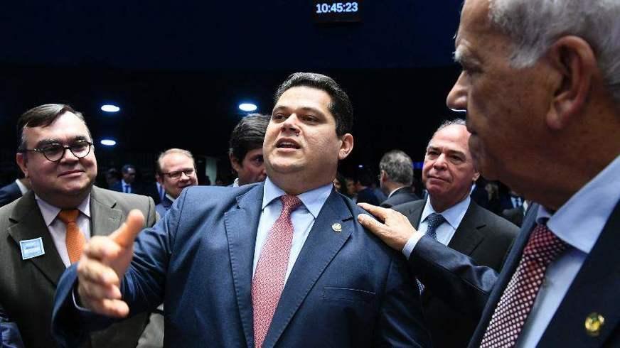 Parlamentares e especialistas criticam possibilidade de nova Constituinte