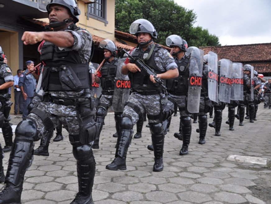 Não se combate violência com flores, diz líder da ‘bancada da bala’