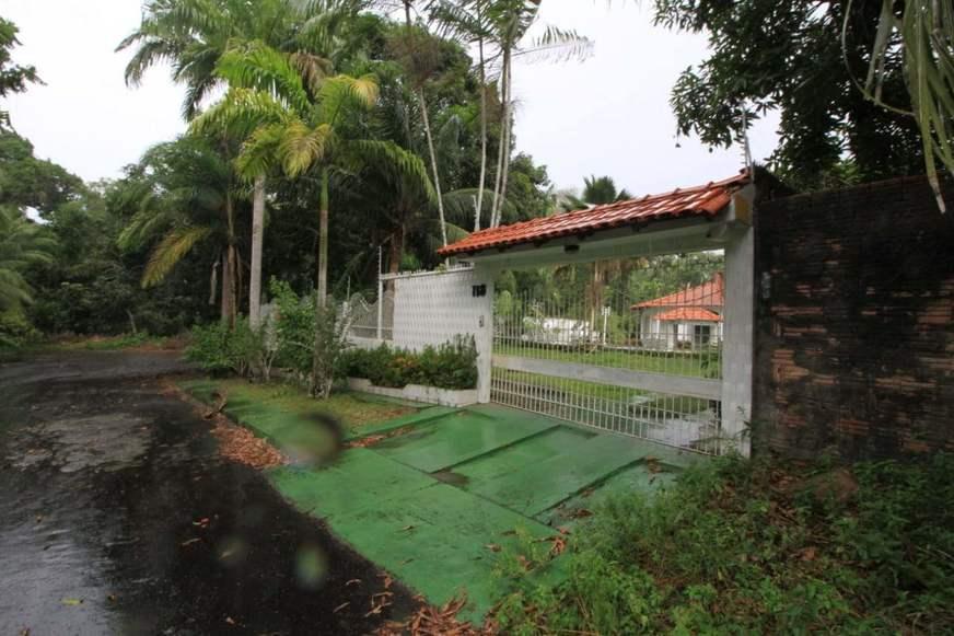 Suspeito de invadir casa é morto com tiro de espingarda na cabeça na Ponta Negra