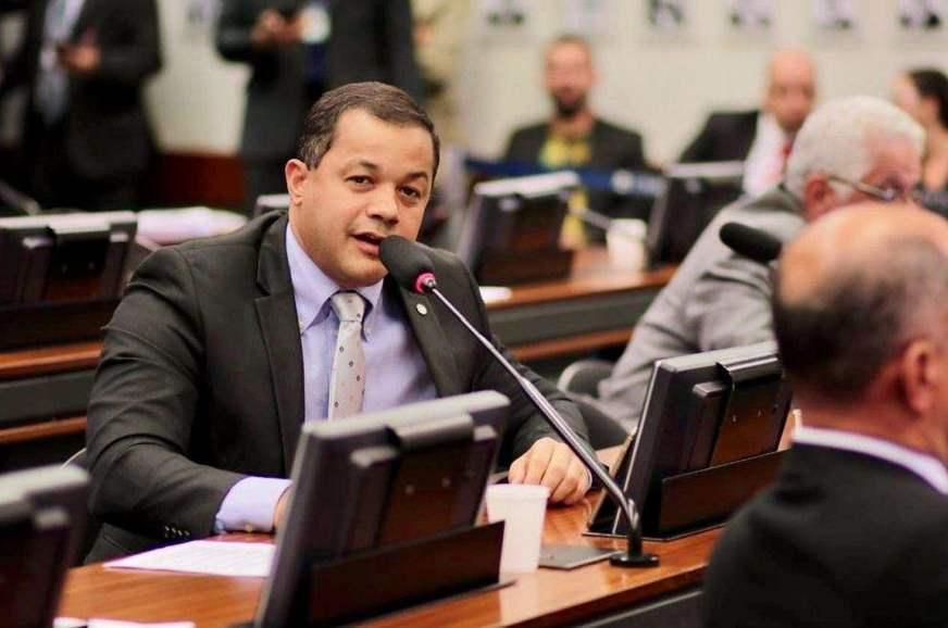 Deputados gastando menos