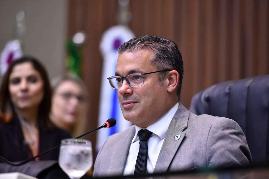 Josué entre a cruz e a espada