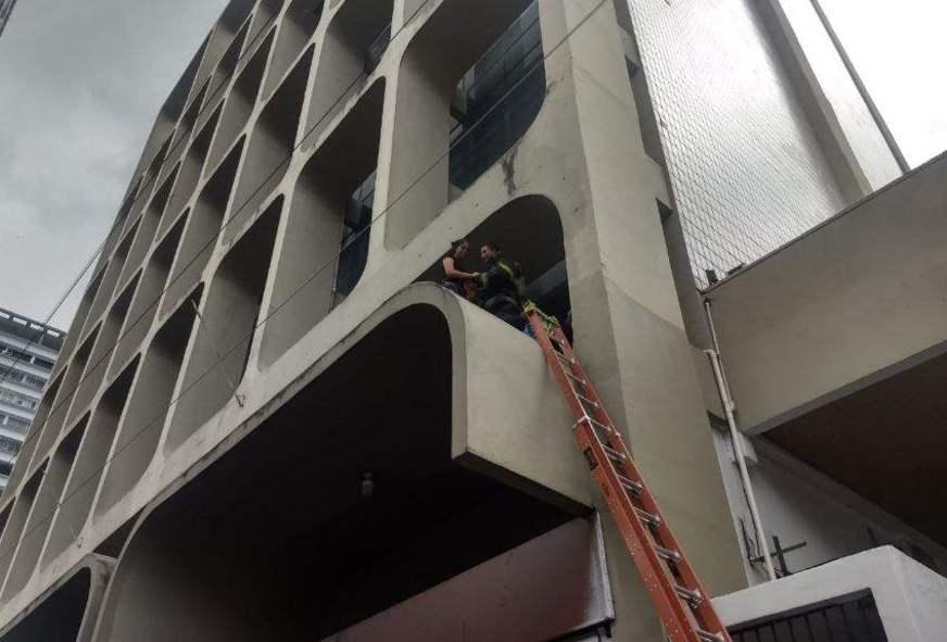 Bombeiros evacuam edifício Rio Negro Center para combater incêndio
