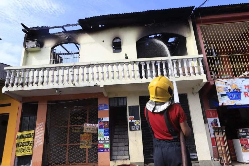 Incêndio em casas na Redenção é controlado pelo Corpo de Bombeiros