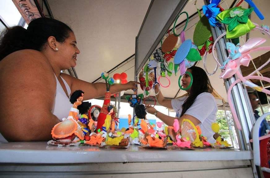 Trabalhos com artesanato favorecem a inserção de migrantes no Amazonas