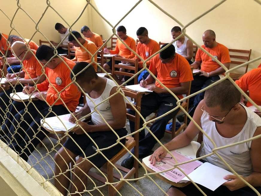 Internos do sistema prisional fazem prova do Enem no AM