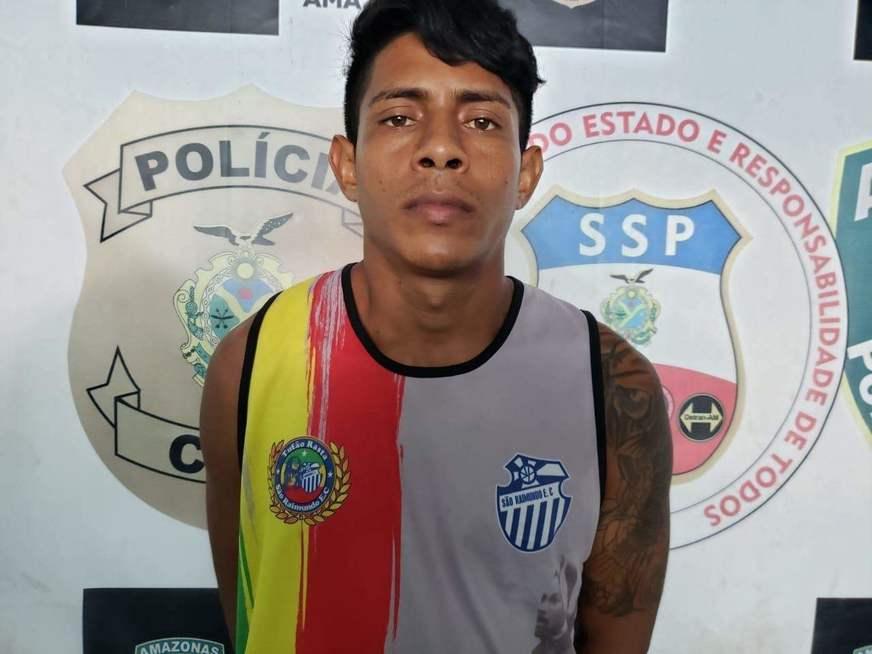 Homem é preso por furar vítima com canivete após roubo de celular