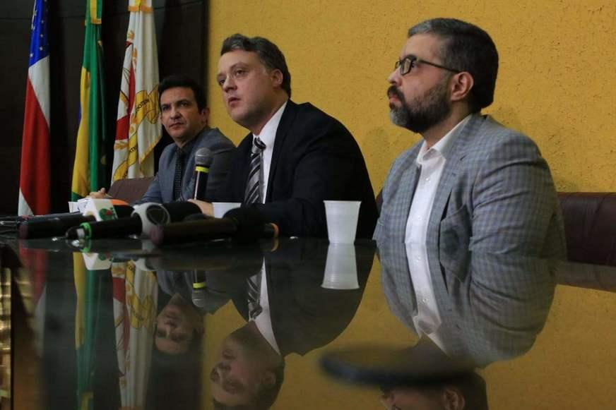 Dinheiro, celulares e documentos são apreendidos em casa de genro da primeira-dama