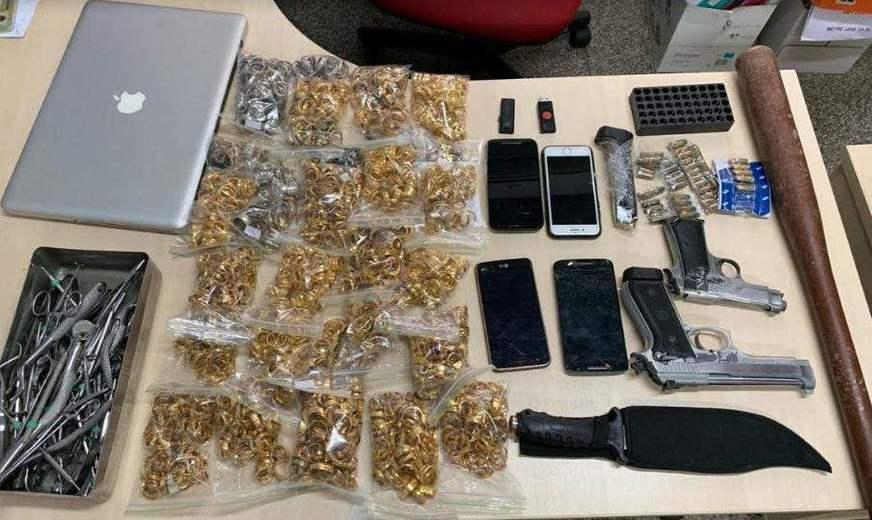 Homem é preso com objetos de ouro e armas durante operação no Centro