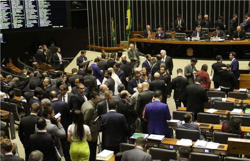 Deputados aprovam texto-base do pacote anticrime