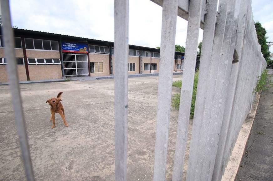 Fechada para reforma, Central do Artesanato Branco e Silva está abandonada