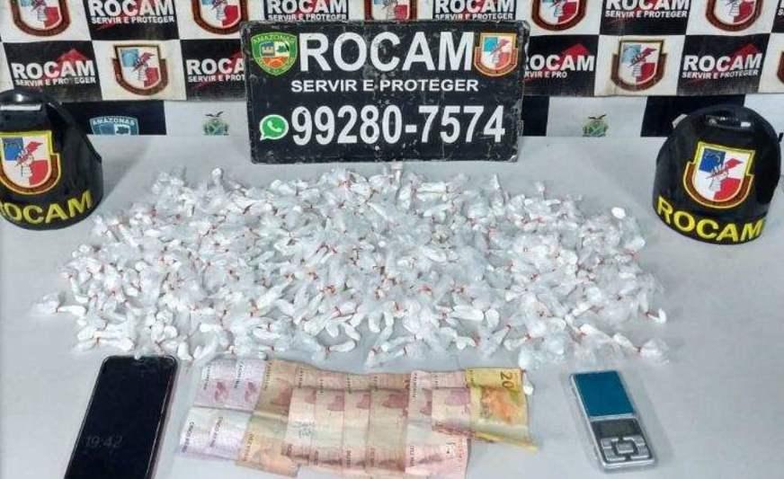 Mulher é presa com 330 trouxinhas de drogas em beco no Santa Luzia