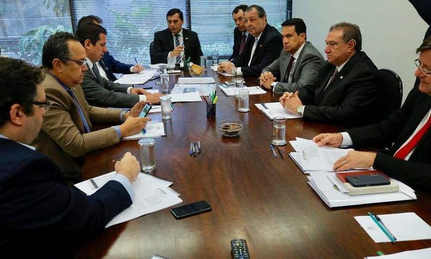 Wilson Lima e Bancada do Amazonas assinam nota de apelo a Bolsonaro