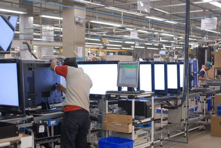 Produção industrial recua 1,2% de outubro para novembro