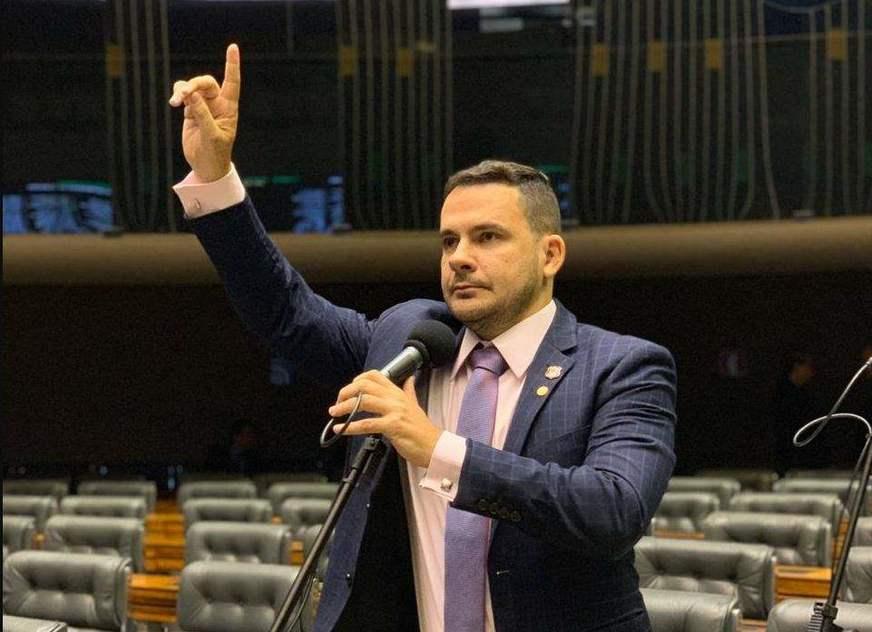 Alberto Neto defende decreto