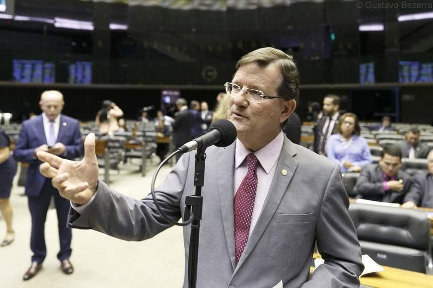 A favor, mas pronto para cobrar