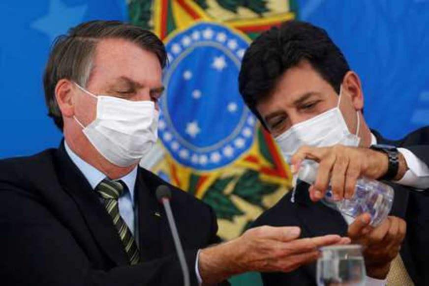 Em reunião tensa, Mandetta pede que Bolsonaro não minimize pandemia