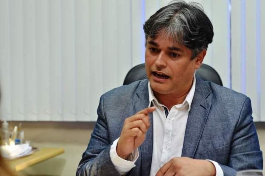 Secretário de Saúde do Amazonas é isolado em casa com suspeita de gripe