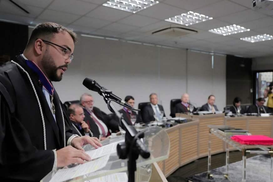 Fabrício Marques toma posse como juiz substituto do TRE-AM