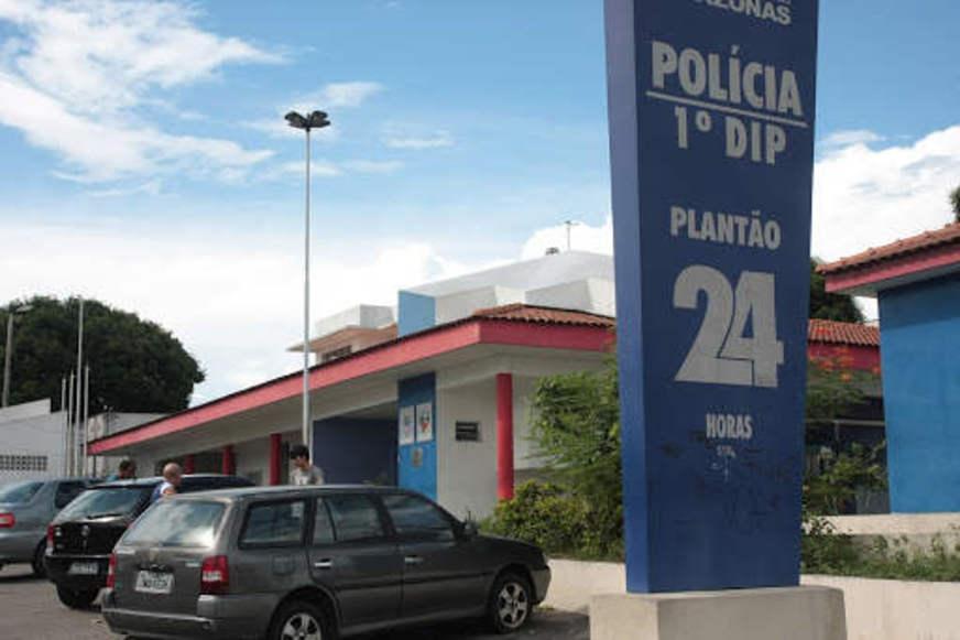 Homem é brutalmente assassinado a terçadadas dentro da própria casa
