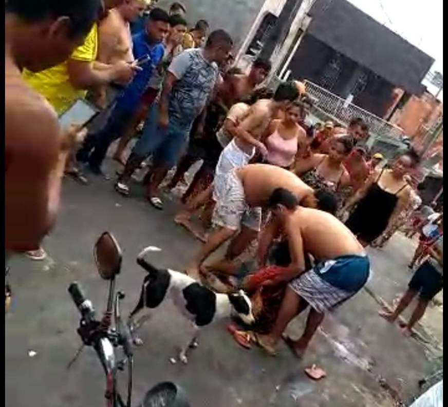 Mulher é executada com sete tiros de pistola, em beco na Compensa