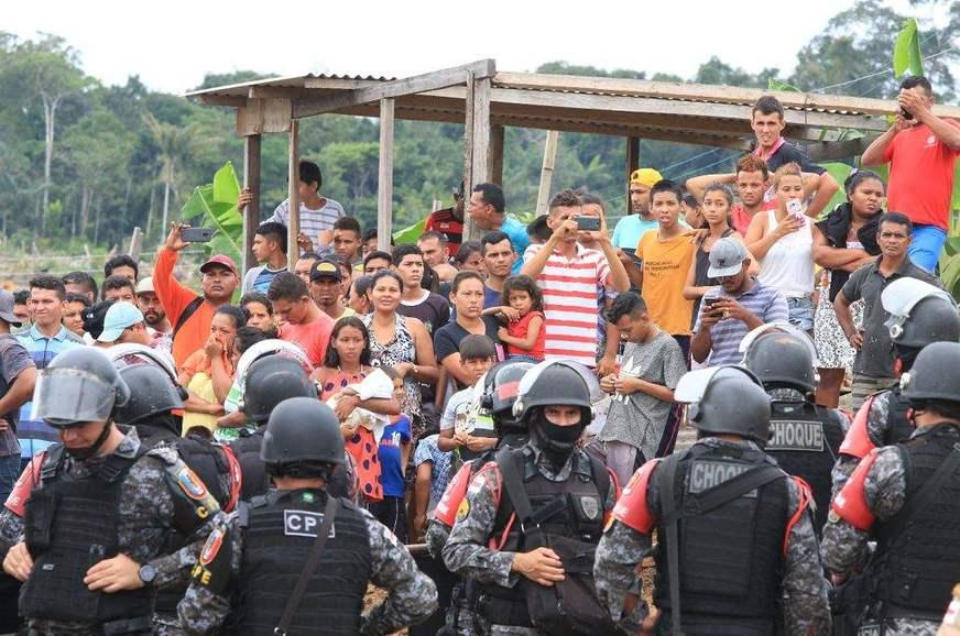 De forma pacífica, moradores do Monte Horebe começam a desocupar invasão