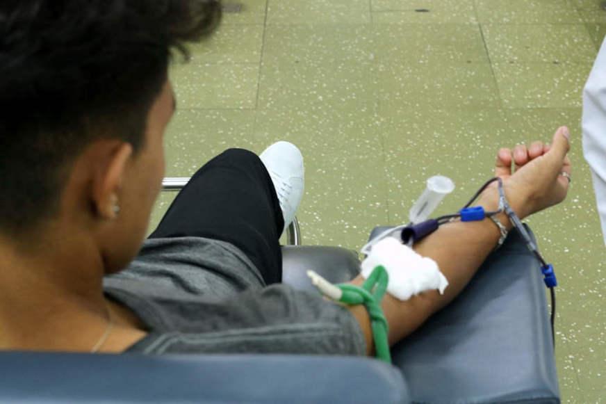 Com queda de mais de 60% de doadores, estoque de sangue do Hemoam atinge níveis críticos