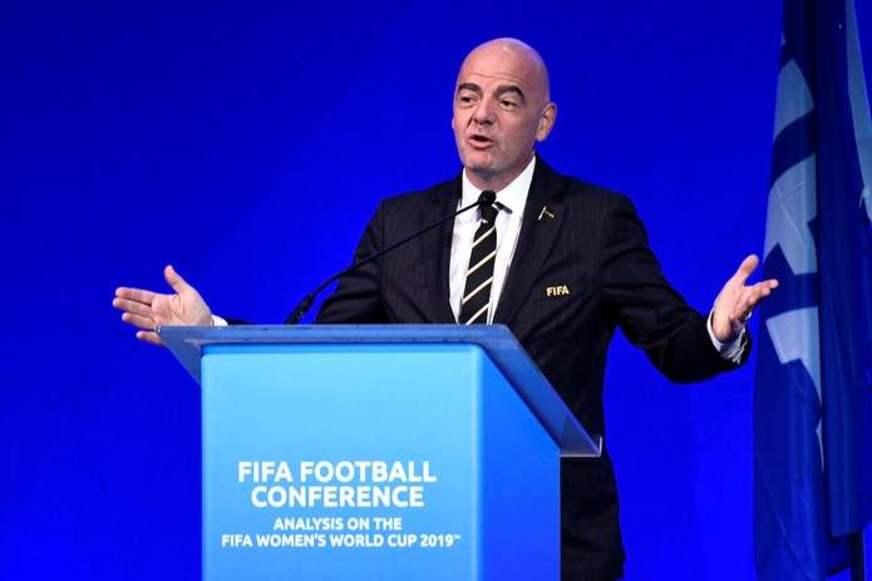 Presidente da Fifa diz que futebol será totalmente diferente após coronavírus