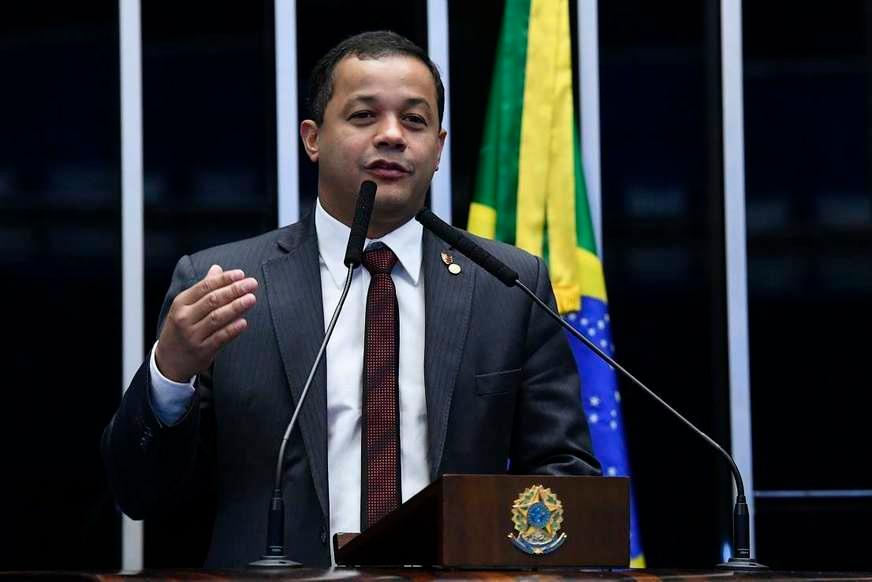 História se repete oito anos depois