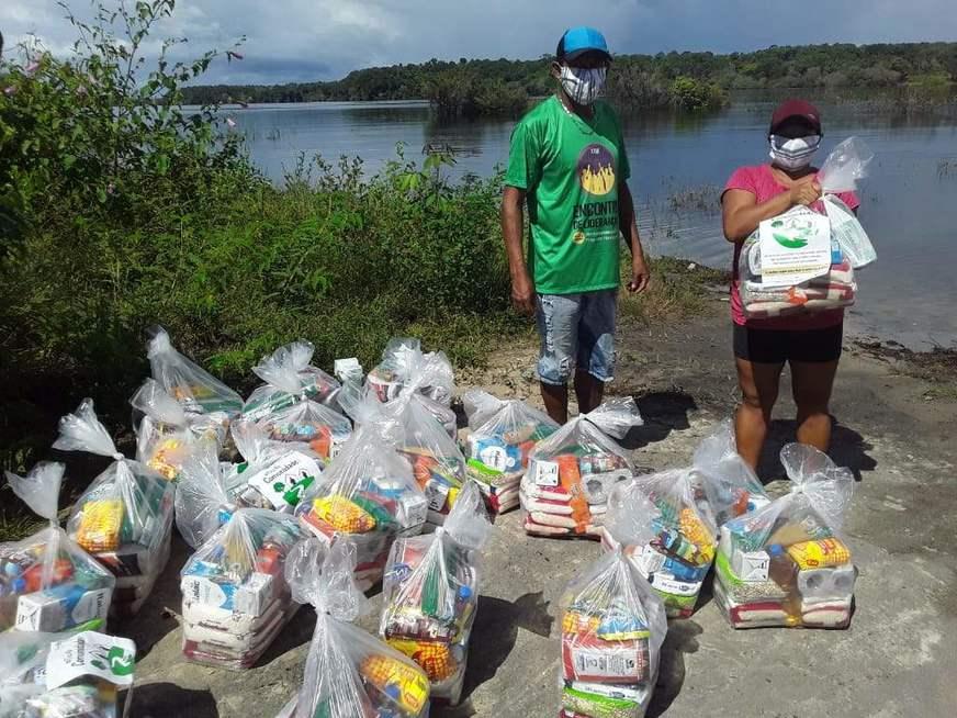 Campanha solidária entrega 300 cestas básicas para comunidades da RDS Rio Negro