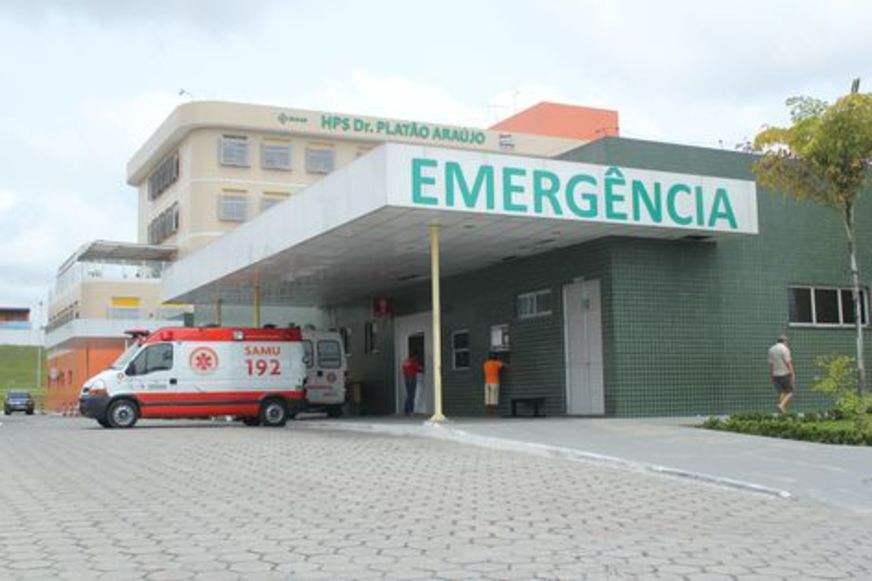 Homem é hospitalizado após levar facada em quarto de motel