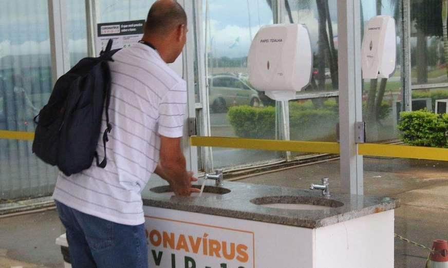 Higienizar as mãos é medida eficiente para diminuir risco da covid-19
