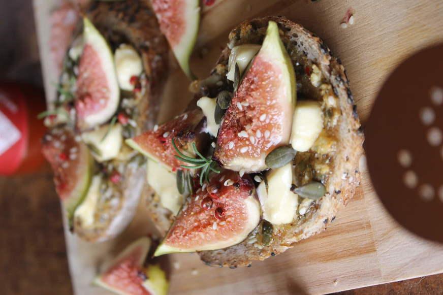 Bruschetta de Figos com alho