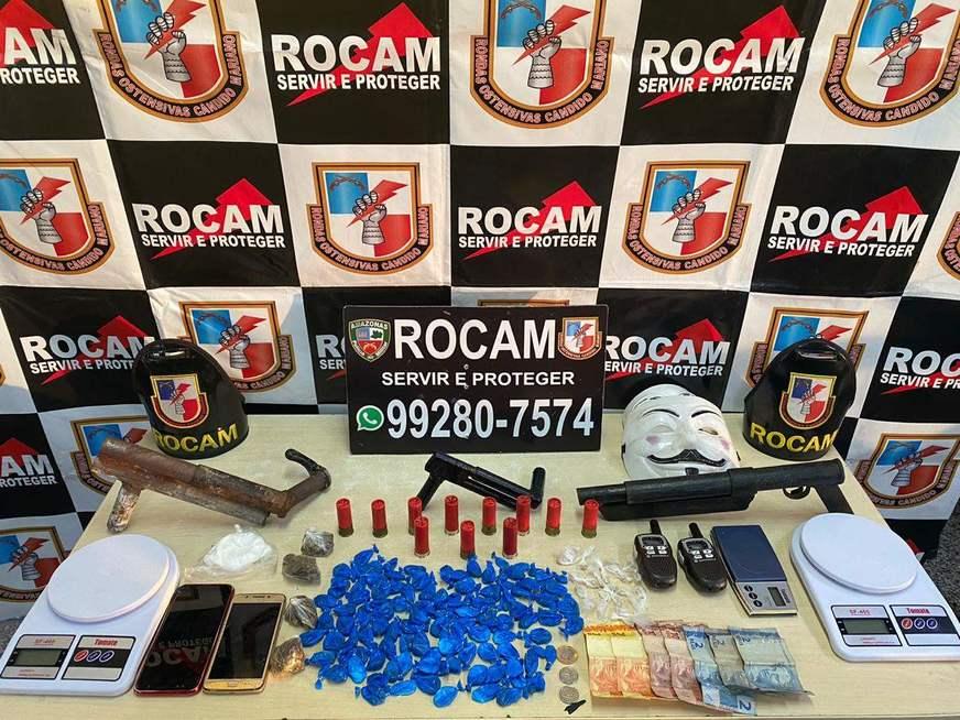 Dupla é presa pela Rocam com armas, drogas e munições na Compensa