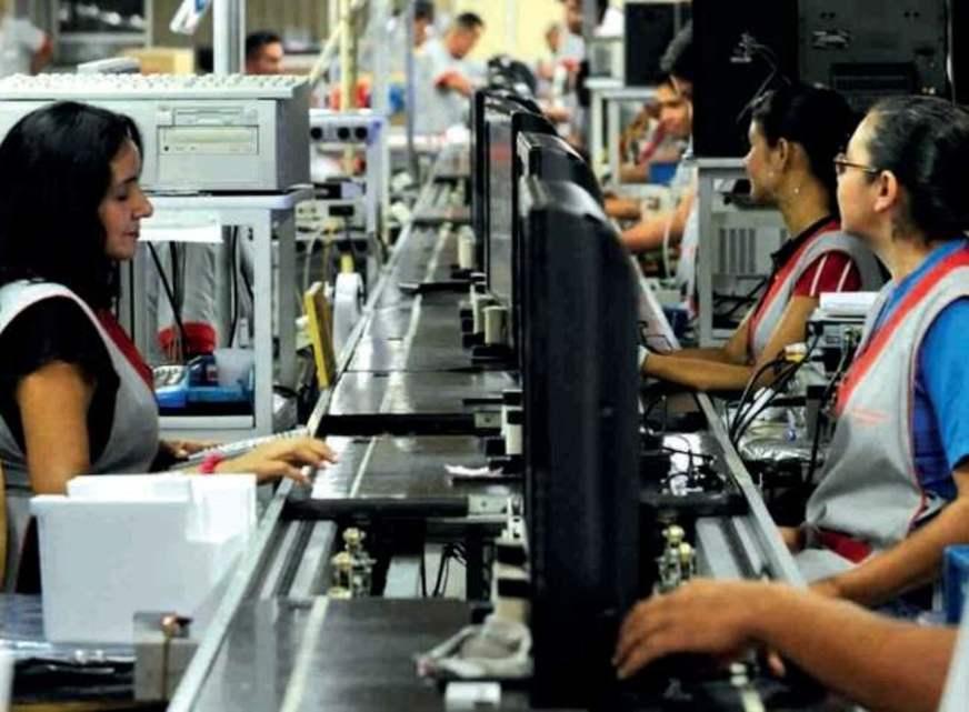 Com forte representatividade no PIM, produção eletrônica recua 30,3% em abril