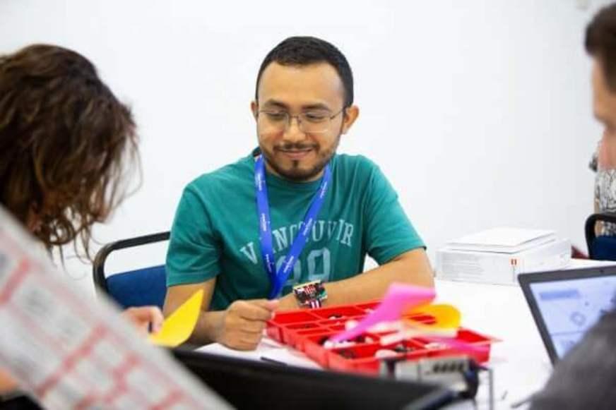 Professor do AM é selecionado para programa global de experimentação em robótica