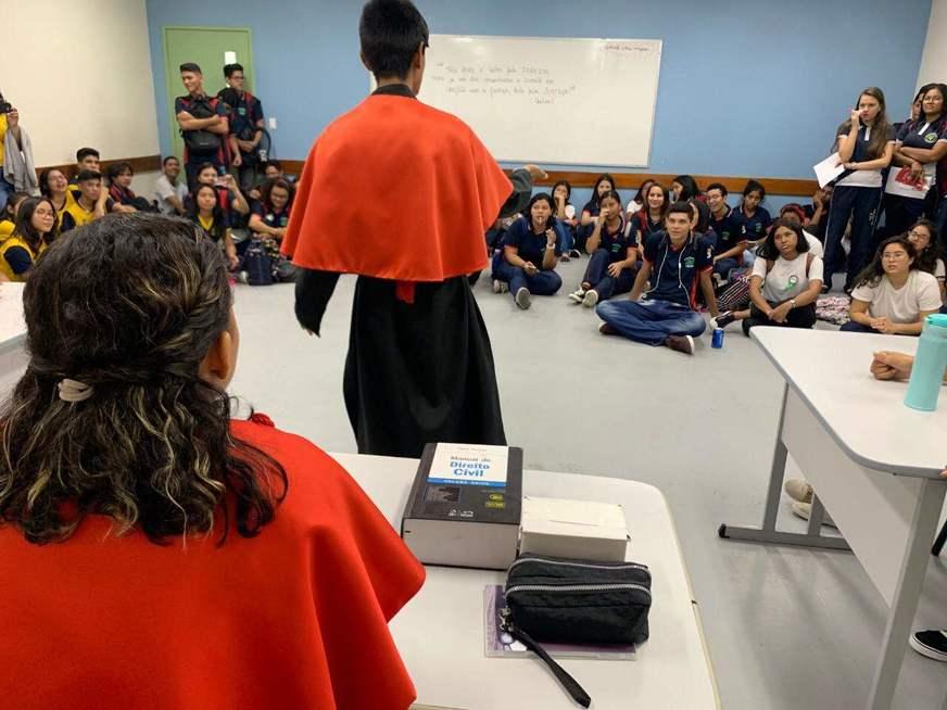 Candidatos com notas do Enem têm desconto de até 100% em faculdade