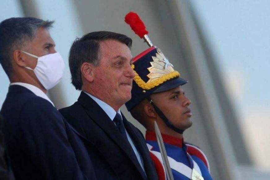 Bolsonaro ameaça retirar Brasil da OMS a exemplo dos EUA