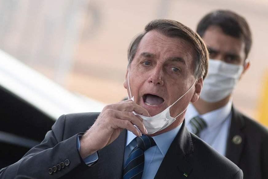 Celso de Mello arquiva pedido de apreensão de celular de Bolsonaro