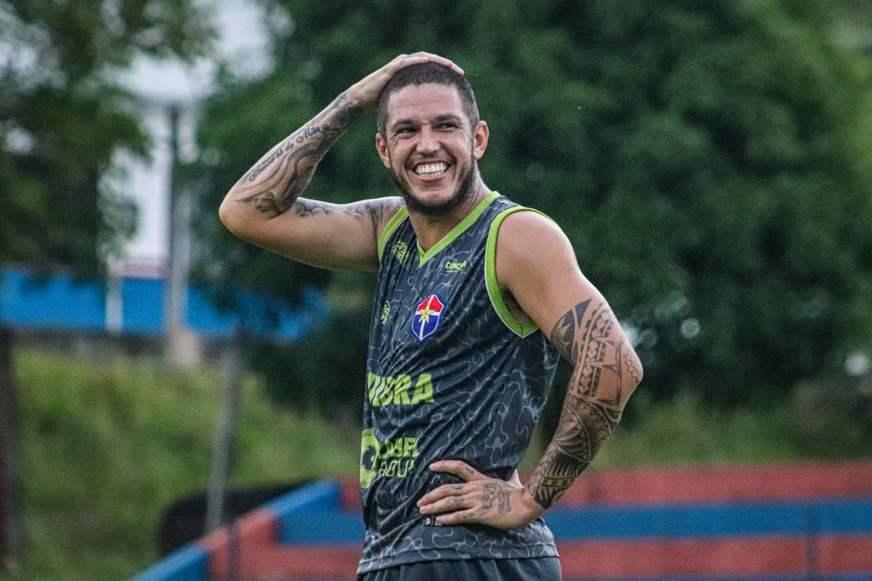 Luizão confirma proposta do futebol de Malta e fica distante do Fast
