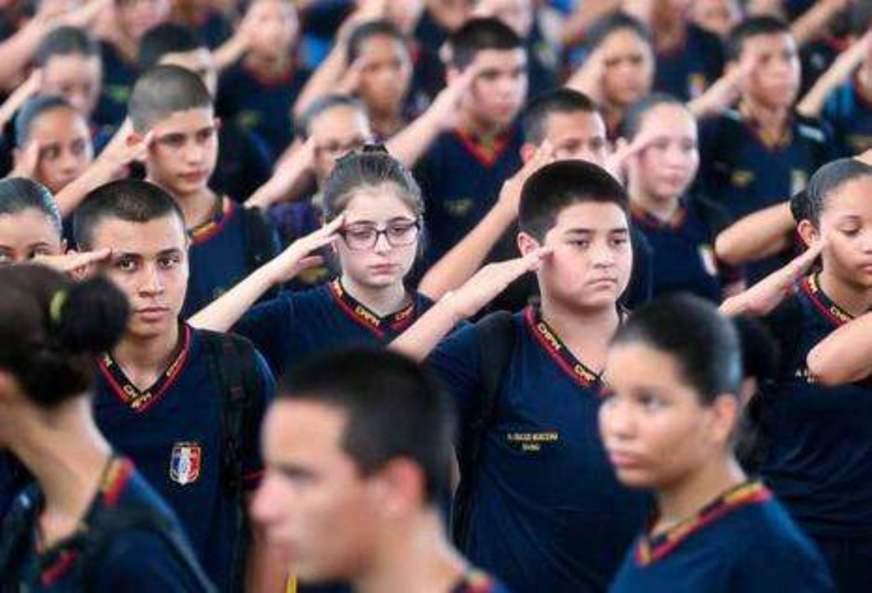 Escolas iniciam capacitação para implementação de programa cívico-militar no AM