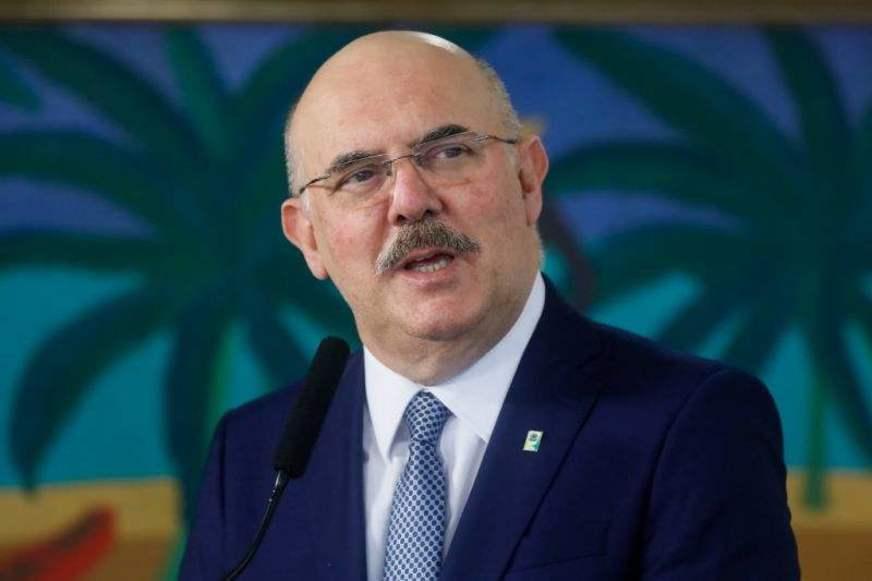 Novo ministro da Educação também afirma estar com Covid-19