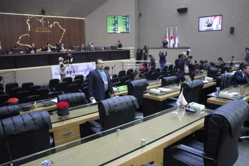 ‘Está aberta e suspensa ao mesmo tempo’, diz Josué Neto sobre CPI da Educação